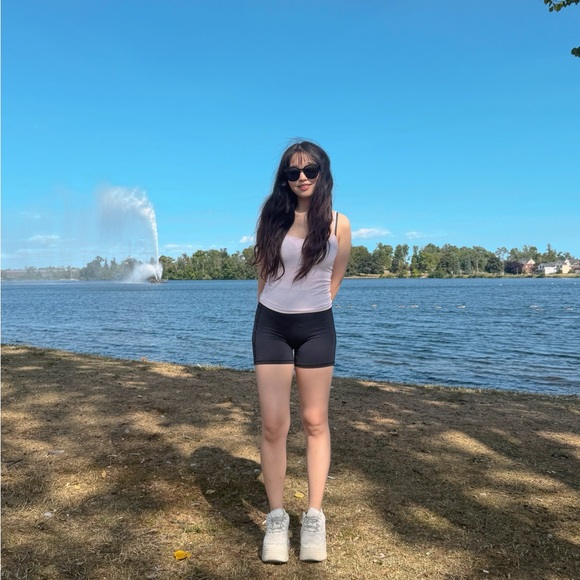 Meet your Posher, Petra - Picture 1 of 1